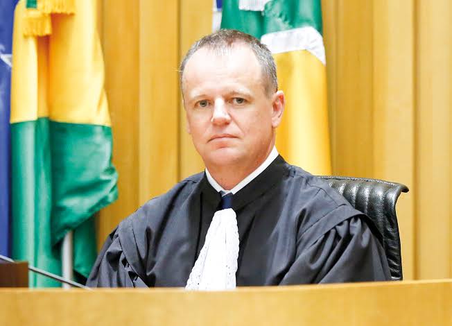 Ação só pode ser apresentada por associação com autorização de seus associados, entende TST