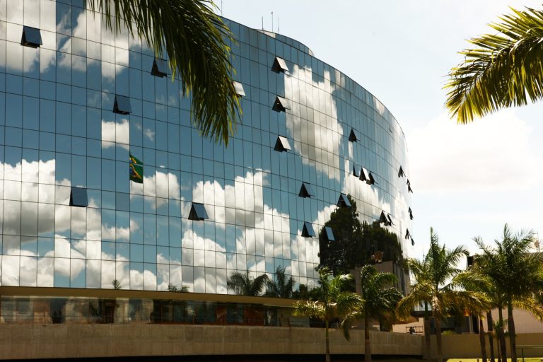 STF anula pagamento de valores retroativos de auxílio-alimentação a ex-juiz federal