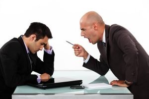 Banco é condenado a indenizar ex-gerente alvo de assédio moral praticado por subordinados