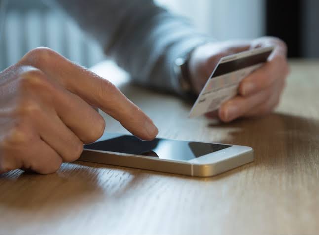 Banco é condenado por bloqueio de conta além do prazo regulamentar