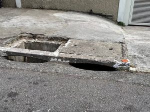 Companhia é condenada a indenizar vítima por queda em bueiro aberto