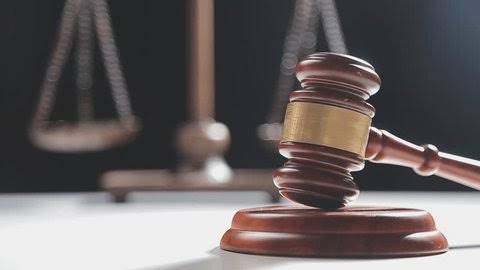 Réu que confessou crime e foi acusado pelo próprio pai é absolvido em júri