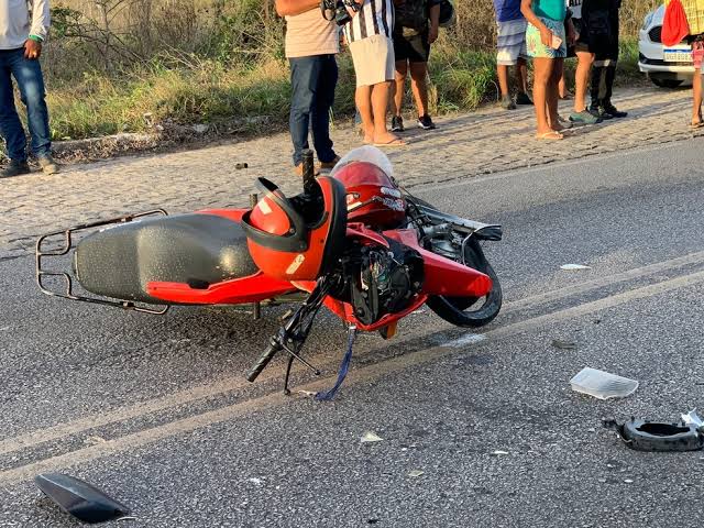 Juíza condena aplicativo de transporte a indenizar passageira vítima de acidente de moto