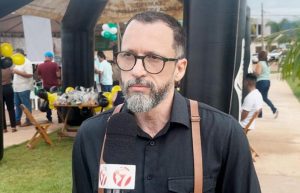 Juiz aplica protocolo de perspectiva de gênero e condena município por não pagar cuidadora de animais