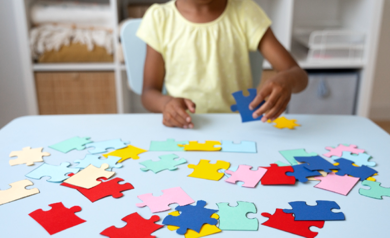 TRF-1 garante saque do FGTS para mãe custear tratamento de filha com autismo