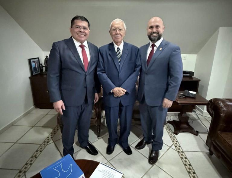 Visita do Presidente da OAB Amapá a José Sarney em Brasília destaca reconhecimento histórico do Amapá para o Brasil