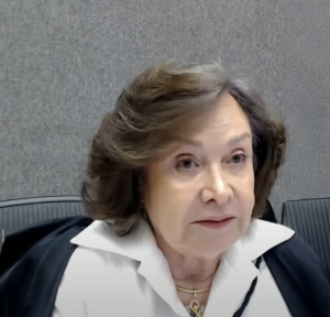 Não cabem honorários sucumbenciais em favor de devedor beneficiado por prescrição intercorrente, decide STJ