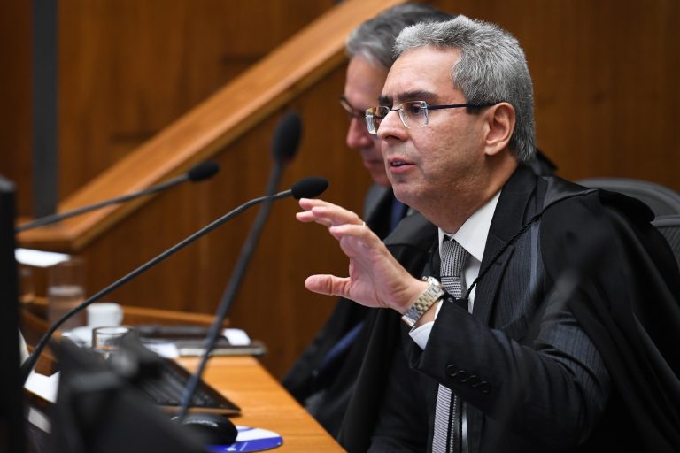 STJ decide que remuneração de gestantes afastadas na pandemia não é salário-maternidade