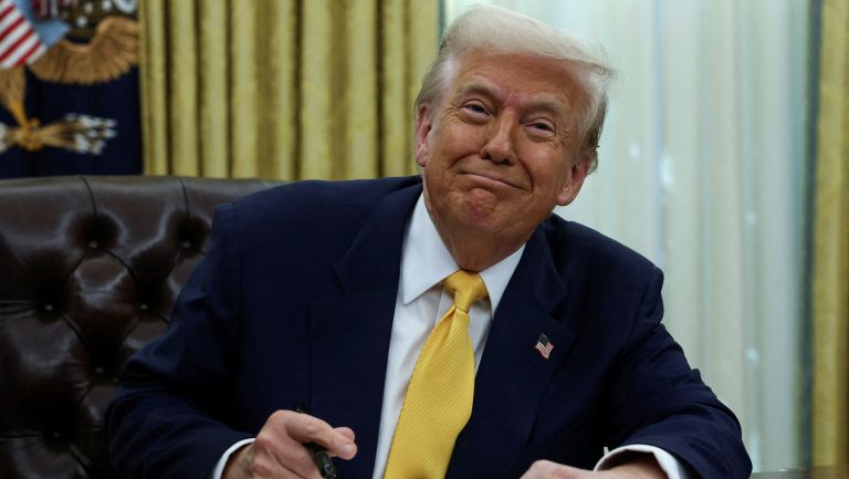 2025 03 20t214432z 1 lynxmpel2j14v rtroptp 4 usa trump law firms e1742840599758.jpg