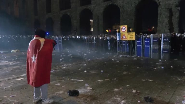 2025 03 21t211515z 1 lop080821032025rp1 rtrmadp baseimage 960x540 turkey opposition detention mayor.jpeg