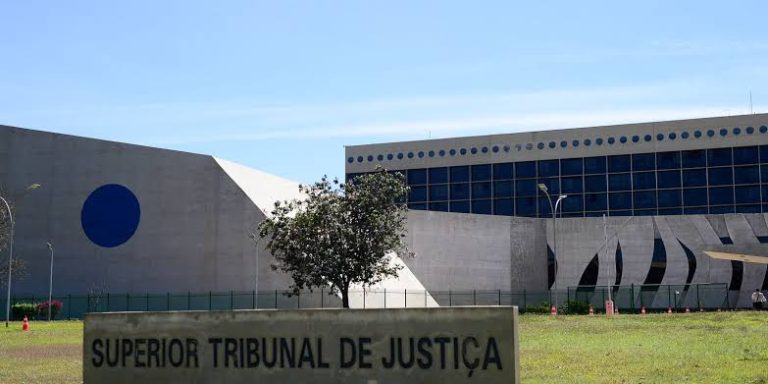 STJ mantém monitoramento de conversa entre advogada e preso