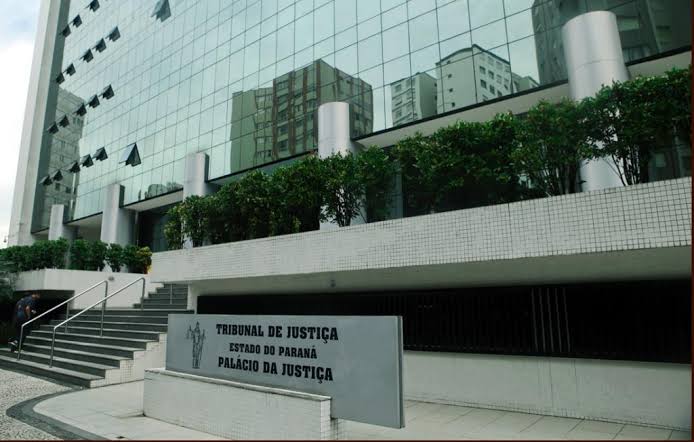 TJ-PR suspende ação de improbidade e permite mudança na ordem de manifestações