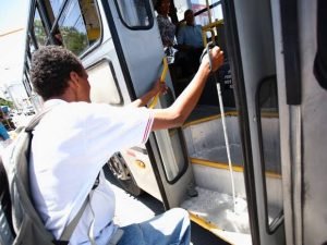Empresa é condenada por queda de passageiro com deficiência visual em ônibus