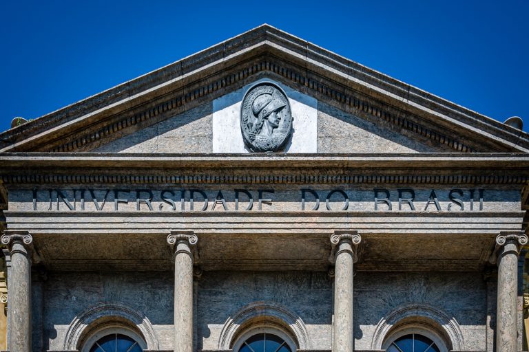 TRF-2 absolve ex-reitor da UFRJ acusado de improbidade por ato contra impeachment de Dilma