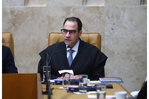 Após atuação direta da OAB, STF decide que é constitucional norma que assegura proteção aos honorários advocatícios e preferência em relação ao crédito tributário
