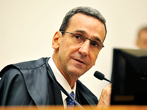 STJ: Bloqueio de bens interrompe prescrição intercorrente