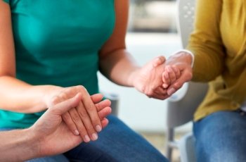 Empresa é condenada a indenizar trabalhador obrigado a participar de orações