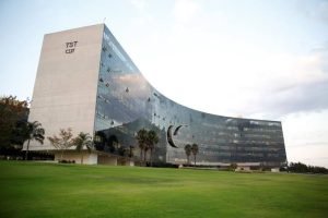 Notas fiscais falsas anulam decisão sobre salário 'por fora' de diretor de empresa