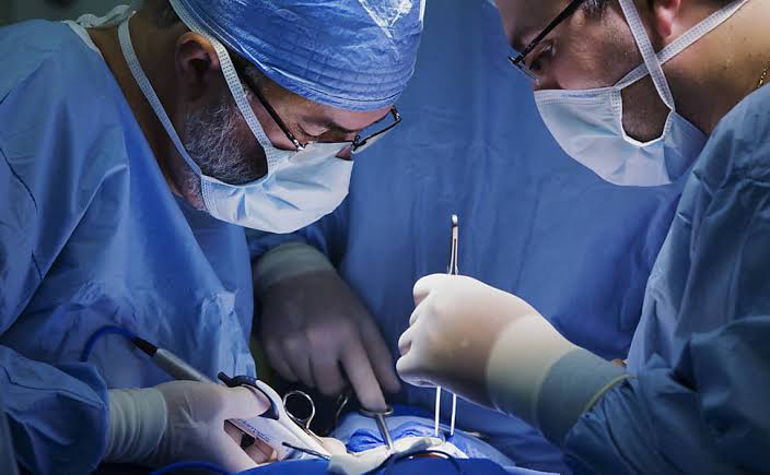 Responsabilidade por erro médico em hospital público recai sobre o Estado, decide juíza