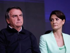 AGU entra com recurso contra Bolsonaro em ação sobre móveis do Alvorada