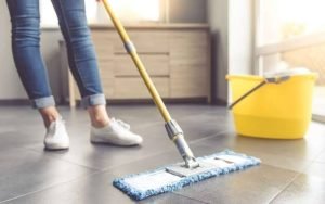 Empresa de limpeza é condenada por omitir acidentes de trabalho e falhar em normas de saúde ocupacional