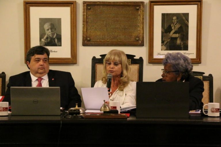 Rita Cortez é empossada presidente do Instituto dos Advogados Brasileiros para triênio 2025-2028