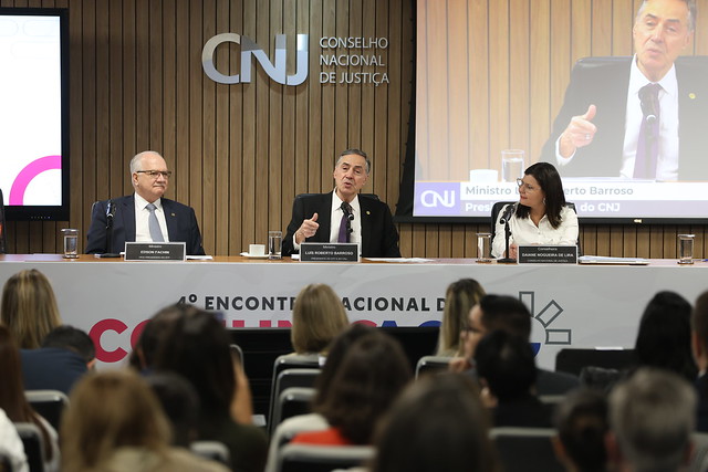 “Os fatos objetivos precisam ser compartilhados. Esse é o papel da imprensa”, defende Barroso em evento de comunicação do Poder Judiciário