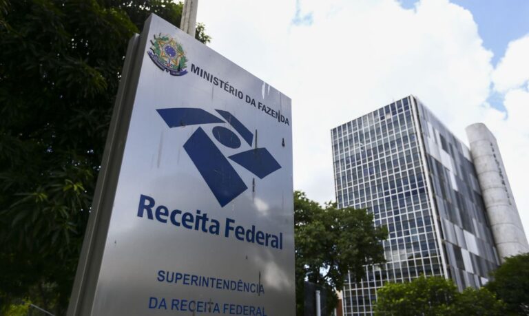 Receita Federal altera regra do PIS/Cofins e inclui benefício para sociedades de advogados