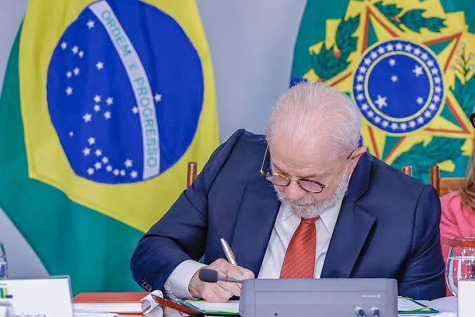 Lula veta sigilo sobre salários de juízes