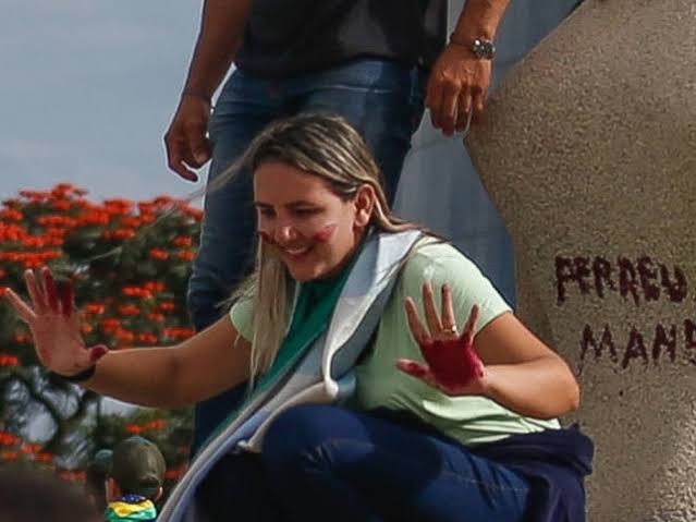 Condenada por pichar estátua no 8 de Janeiro, Débora pede ao STF progressão para semiaberto