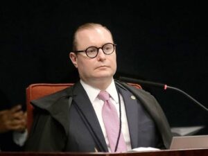 Zanin pede vista e suspende julgamento no STF sobre lei que regula atuação de delegados