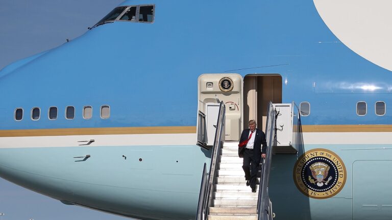 Trump air force one.jpg