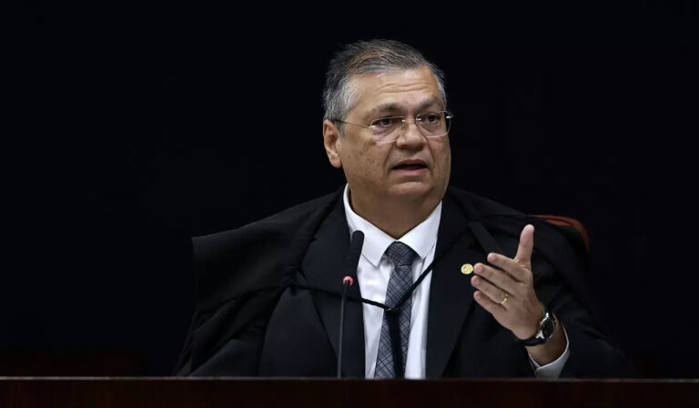 Dino notifica TSE sobre mudanças de 7 deputados após STF alterar regras das sobras eleitorais