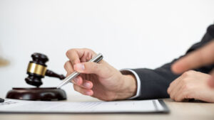 Leilão: entenda como funciona o leilão extrajudicial