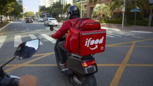 TRT-2 suspende decisão que obrigava iFood a reconhecer vínculo empregatício com entregadores