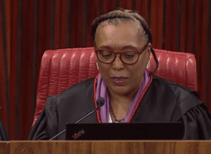 Cármem Lúcia denuncia racismo contra ministra do TSE em evento do governo Lula