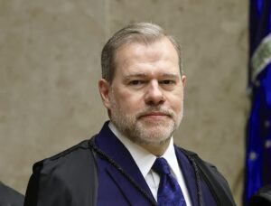 STF suspende julgamento sobre uso do salário mínimo como base para multas