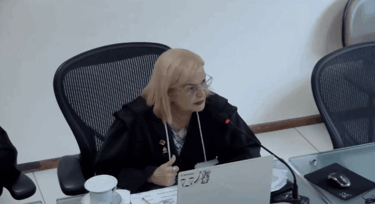 “A mãe que cuida é impagável”: Desembargadora do TJ-PA rebate fala capacitista e defende mães solo de crianças com necessidades especiais