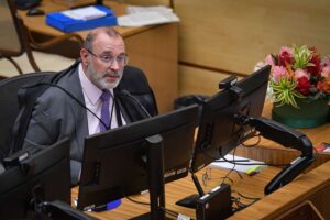 STJ substitui prisão preventiva por medidas cautelares para acusado de fraude em licitação e corrupção