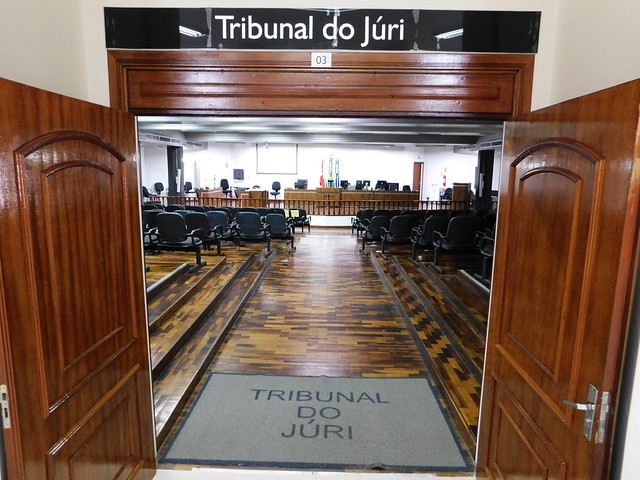 TJ-SC decide que advogados devem pagar custos de novo júri após abandonarem sessão por divergências em debate forense