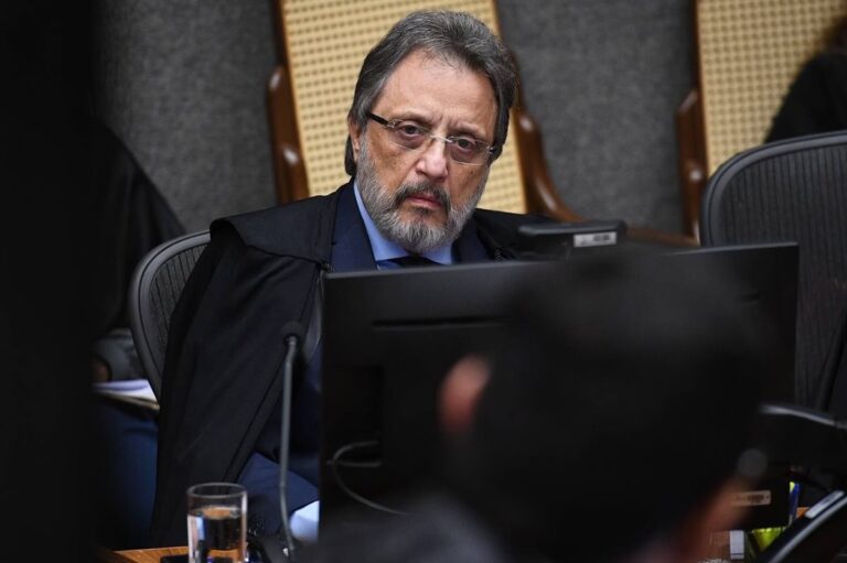 STJ anula condenação de 18 anos por homicídio baseada apenas em "ouvir dizer" e depoimentos de inquérito