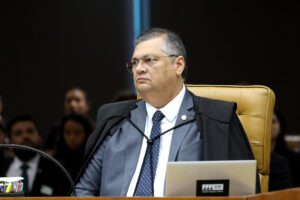 Dino exige esclarecimentos sobre “emendas paralelas” e “orçamento secreto” na Saúde