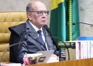 Gilmar Mendes questiona Ministério da Saúde e Anvisa sobre efeitos colaterais graves de medicamento para tratamento de doença rara
