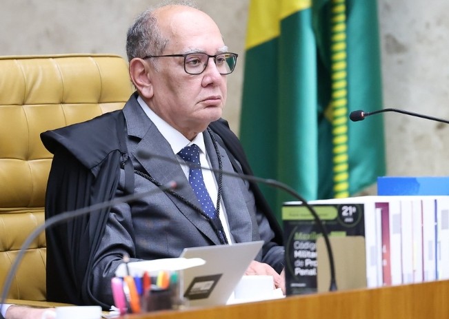 Gilmar Mendes questiona Ministério da Saúde e Anvisa sobre efeitos colaterais graves de medicamento para tratamento de doença rara