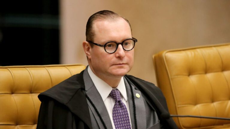 Zanin pede lista de nomes dos servidores que atuaram nos gabinetes da Corregedoria; PF suspeita de alvos com acesso privilegiado às investigações