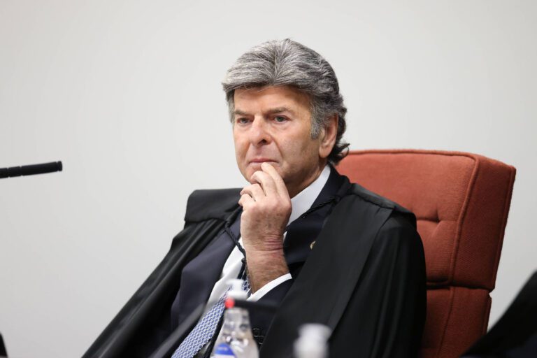 Fux pede vista e suspende julgamento sobre lucros de empresas controladas no exterior