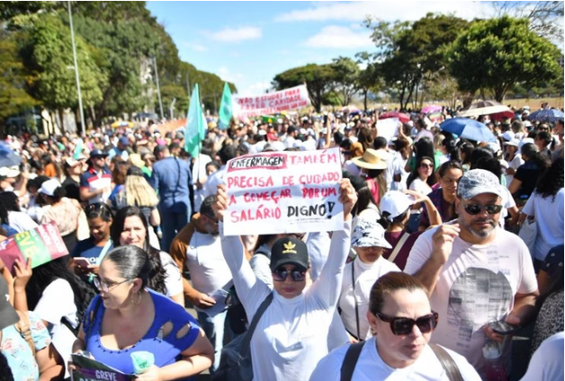 Justiça do DF impõe multa de R$ 100 mil por paralisação de enfermeiros em meio a surto de gripe