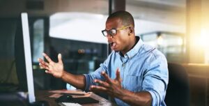 Justiça condena empresa a indenizar ex-funcionário por uso não autorizado de imagem