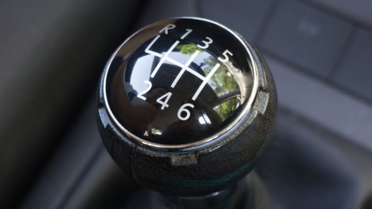 5 erros que você comete com o câmbio manual e nem sabia