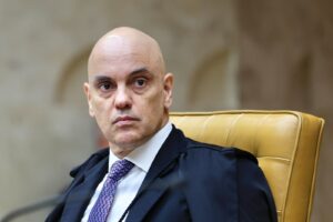 Moraes autoriza investigação sobre operadores que lucraram até 50% na compra e venda de dólares no dia do tarifaço de Trump